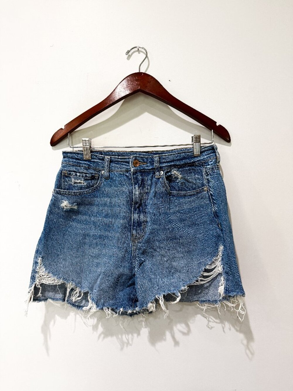American Eagle Distressed High Rise Denim Shorts Size 6